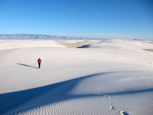 wandelaar tussen de zandvlaktes | White Sands